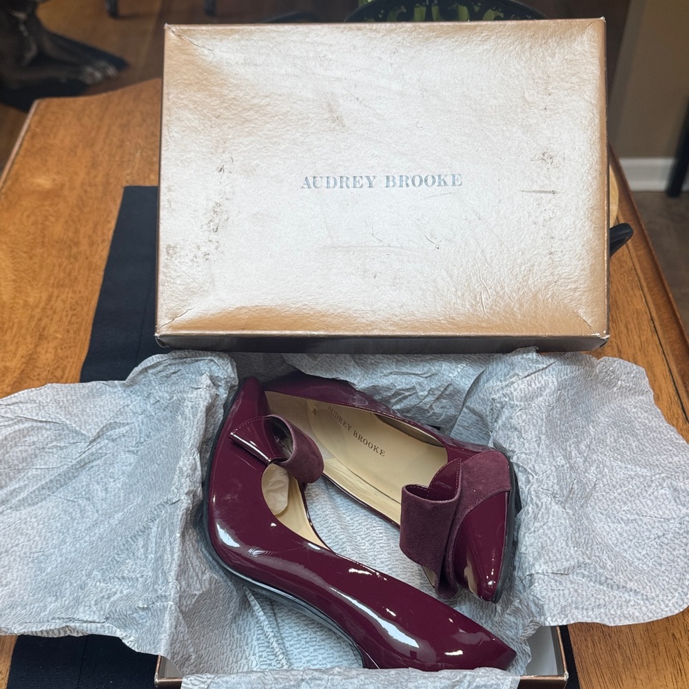 Audrey Brook Elegant Burgundy Heels with Suede Bow Sz 9 - Picture 4 of 5